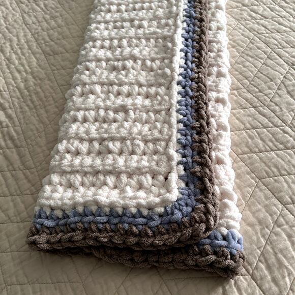 Baby Boy Handmade Neutral Minimalist Cottage Babyshower Chuncky Blanket - Picture 13 of 13